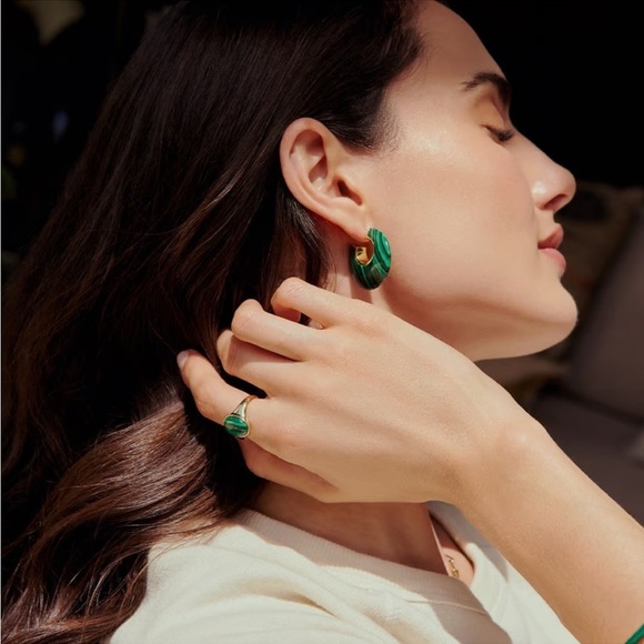 NWT Gorjana Lou Malachite Green and Gold Gemstone Ring in Size 6, 7, 8, and 9 - Picture 3 of 5